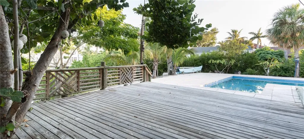 300 Garden Lane Sarasota FL 34242