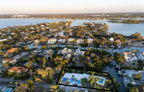 300 Garden Lane Sarasota FL 34242