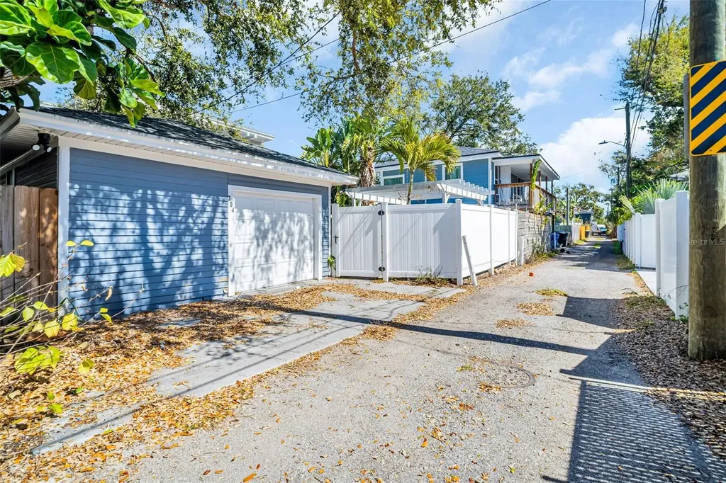 304 21st Avenue N St Petersburg FL 33704