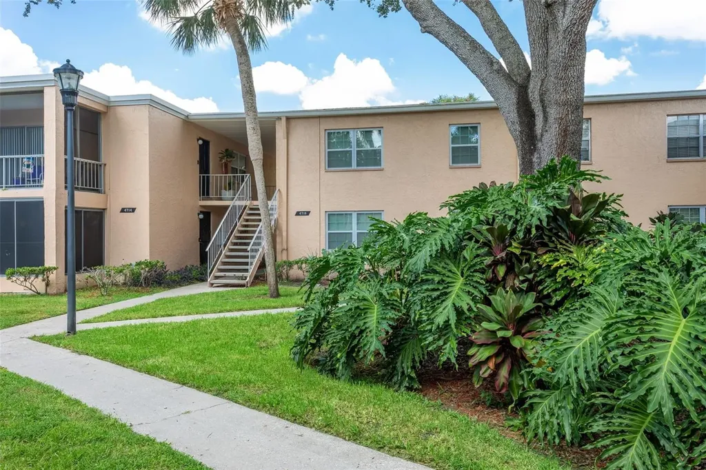 4718 Christa Court Tampa FL 33614
