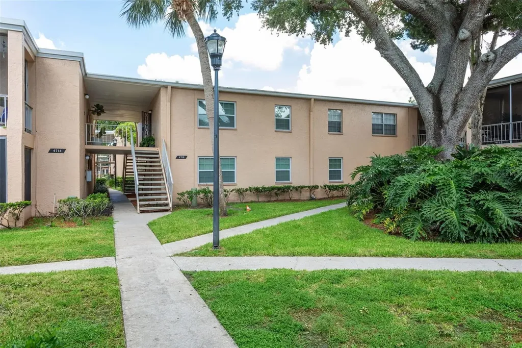 4718 Christa Court Tampa FL 33614
