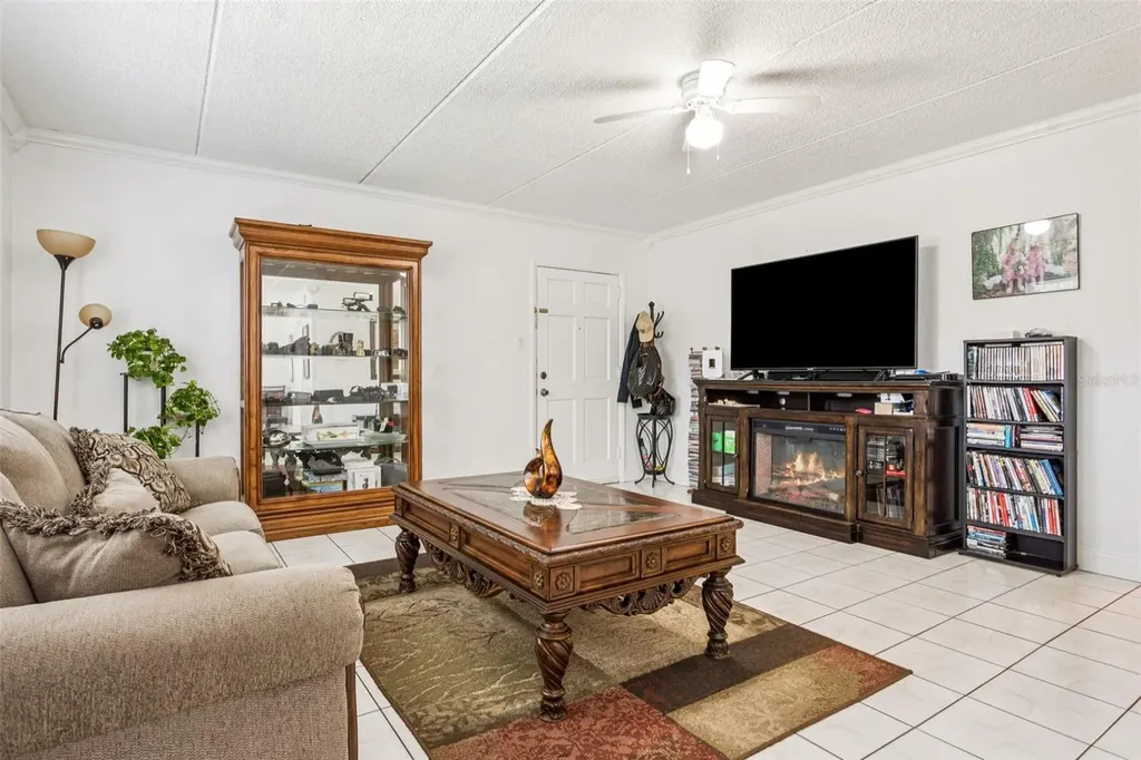 4718 Christa Court Tampa FL 33614