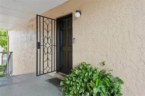 4718 Christa Court Tampa FL 33614