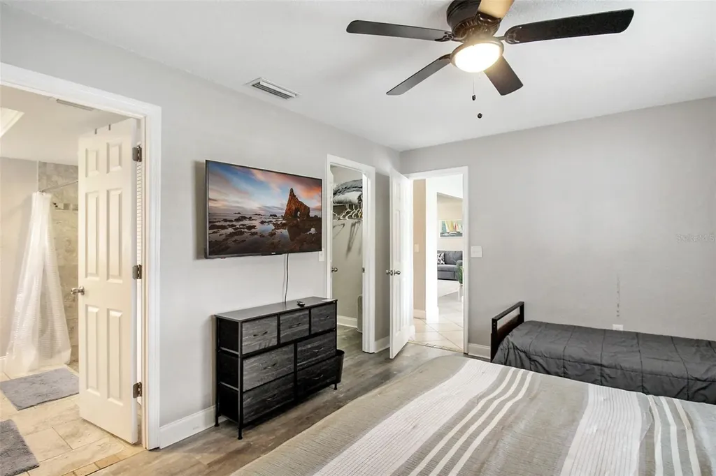 7036 13th Street E Sarasota FL 34243