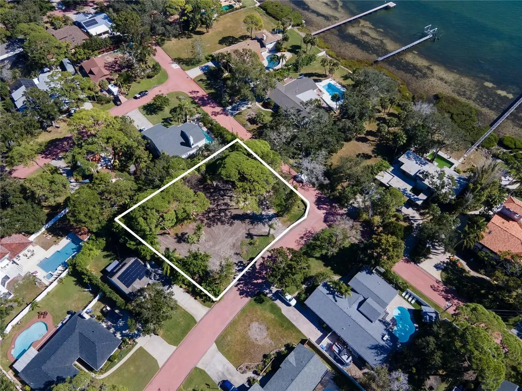 1125L Friendly Way S St Petersburg FL 33705