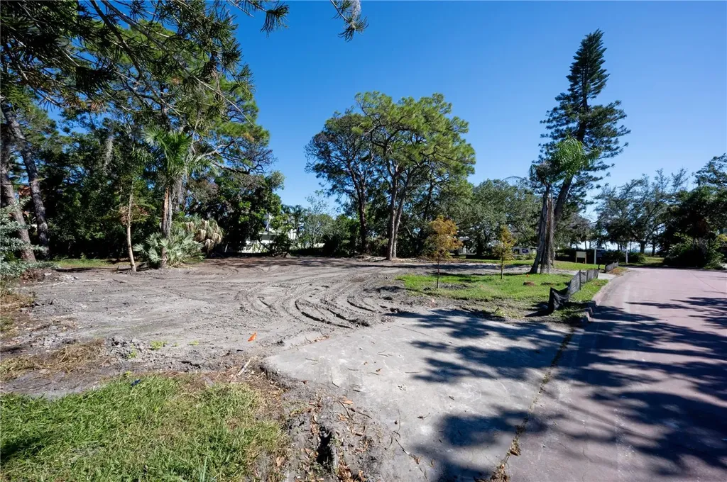 1125L Friendly Way S St Petersburg FL 33705
