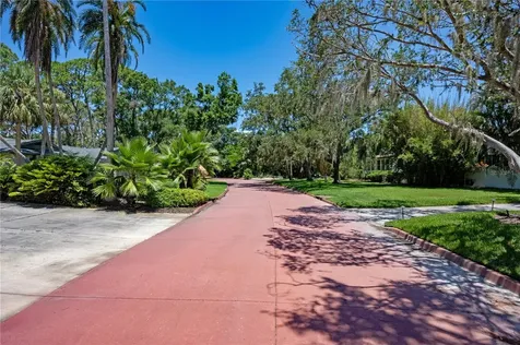 1125L Friendly Way S St Petersburg FL 33705