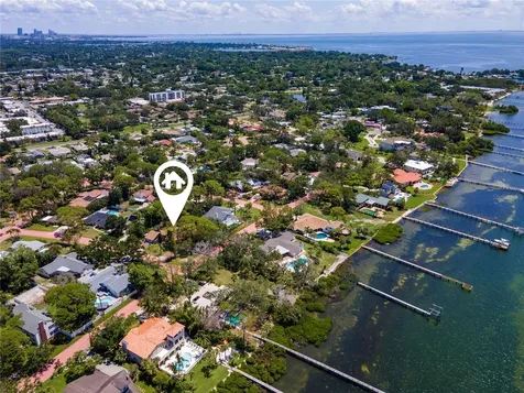 1125L Friendly Way S St Petersburg FL 33705