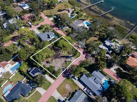 1125L Friendly Way S St Petersburg FL 33705
