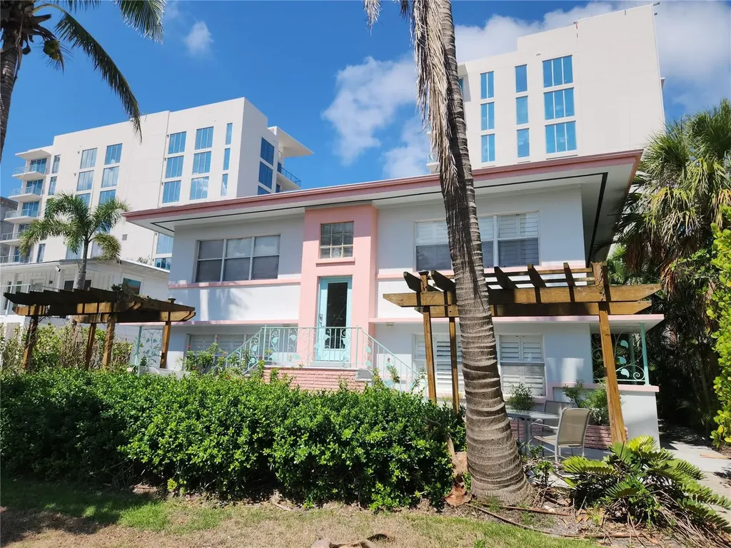 565 Golden Gate Point Sarasota FL 34236