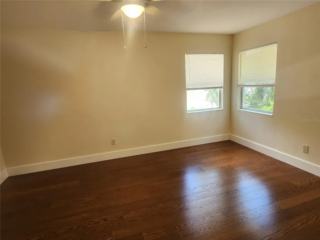 565 Golden Gate Point Sarasota FL 34236