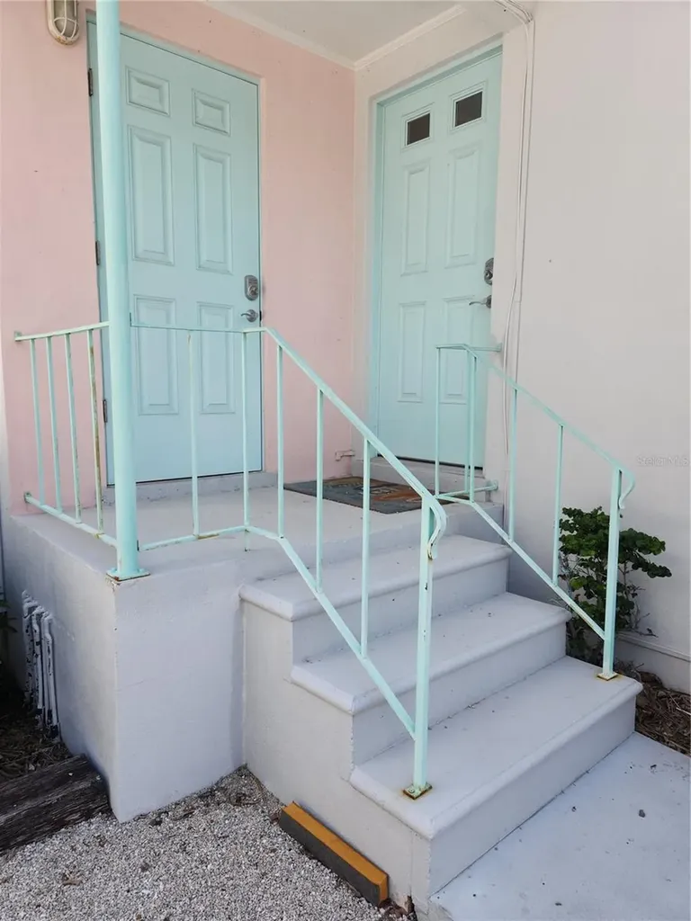 565 Golden Gate Point Sarasota FL 34236