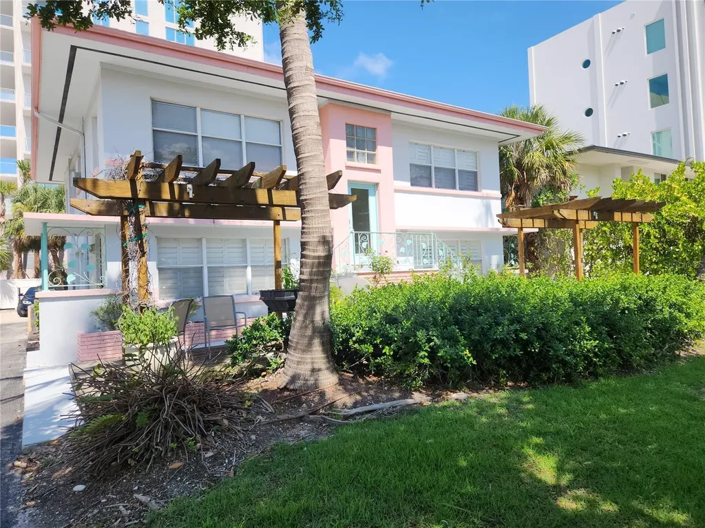 565 Golden Gate Point Sarasota FL 34236