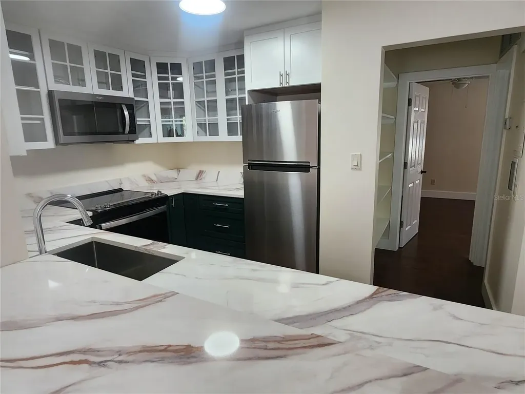 565 Golden Gate Point Sarasota FL 34236