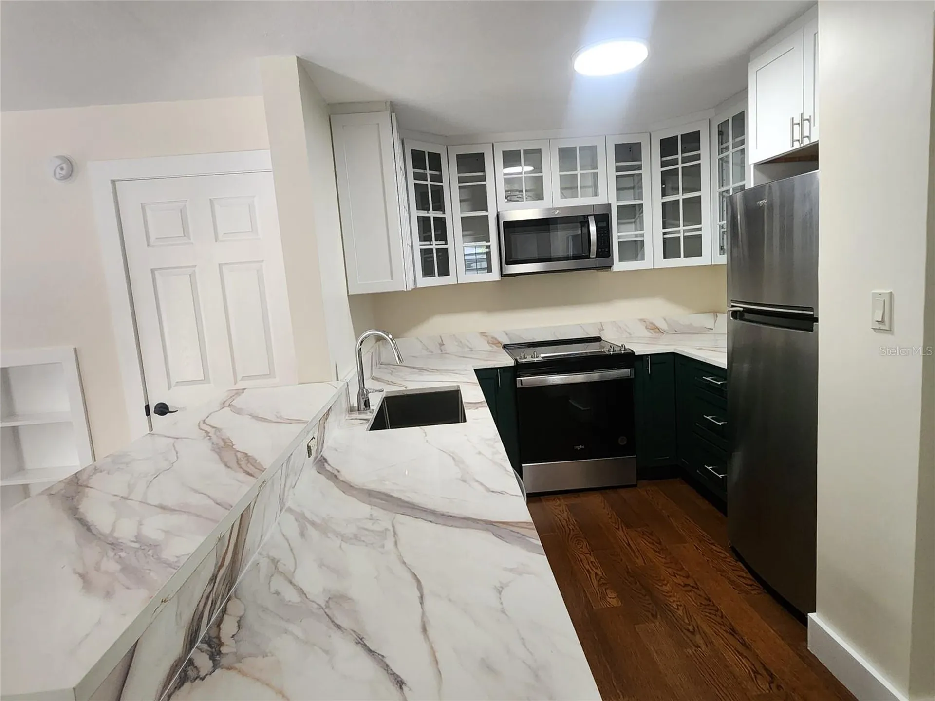 565 Golden Gate Point Sarasota FL 34236