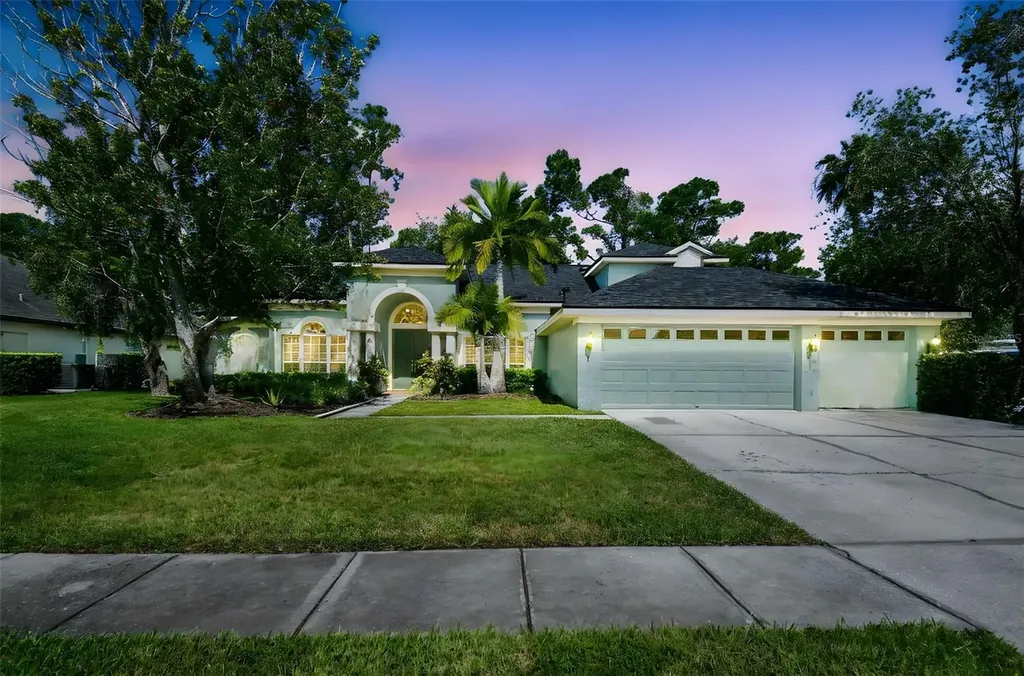 10526 Greencrest Drive Tampa FL 33626