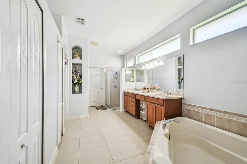 10526 Greencrest Drive Tampa FL 33626