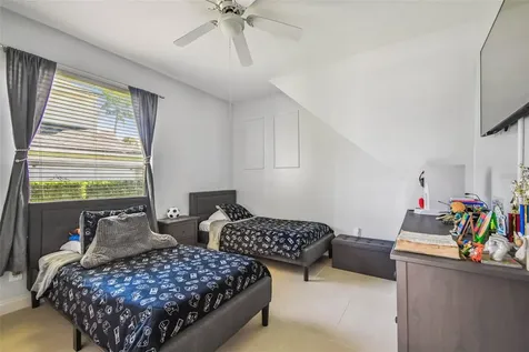 10526 Greencrest Drive Tampa FL 33626