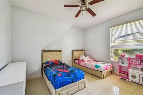 10526 Greencrest Drive Tampa FL 33626