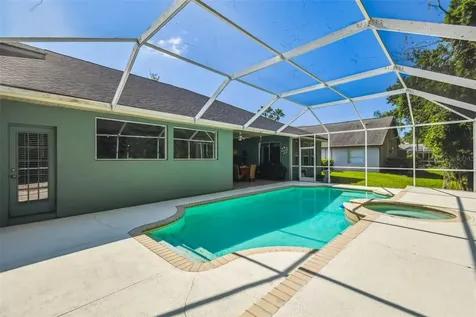 10526 Greencrest Drive Tampa FL 33626