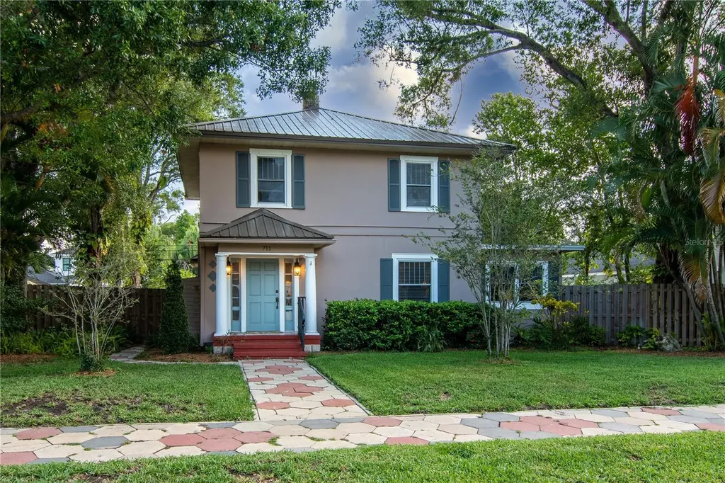 711 28th Avenue N St Petersburg FL 33704