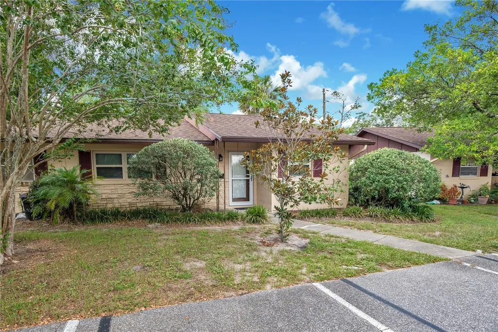 13 Villa Villar Court Deland FL 32724