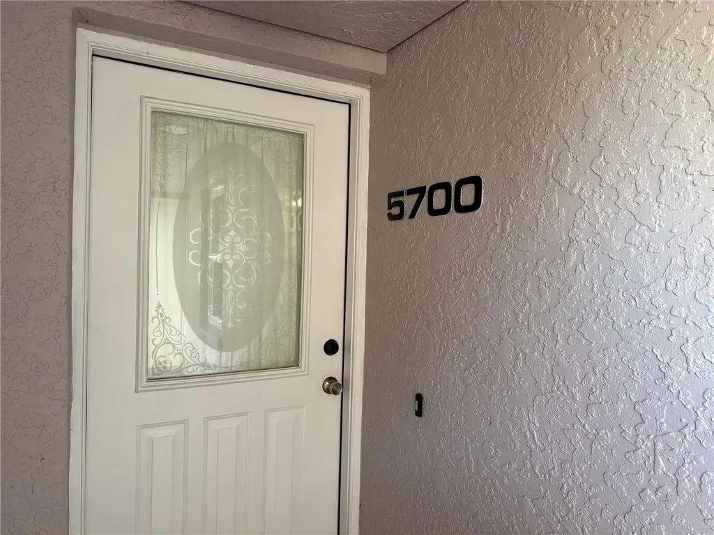 5700 Sheffield Greene Circle Sarasota FL 34235