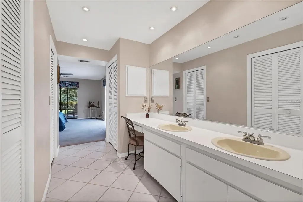 5037 Willow Leaf Way Sarasota FL 34241