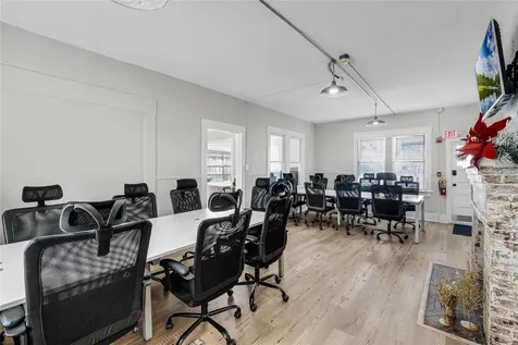 822 N Donnelly Street Mount Dora FL 32757