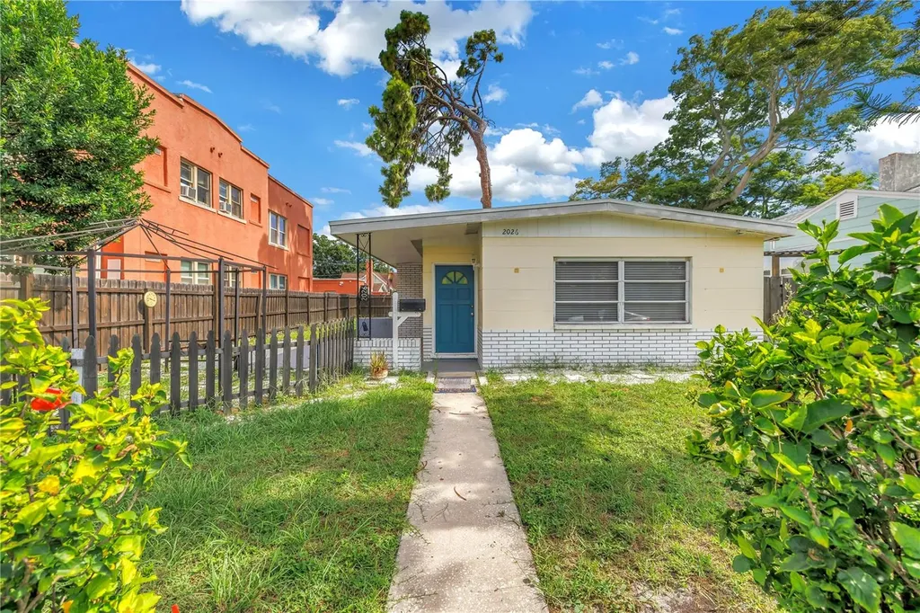 2026 Burlington Avenue N St Petersburg FL 33713