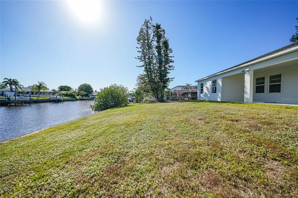 521 W Tarpon Boulevard NW Port Charlotte FL 33952