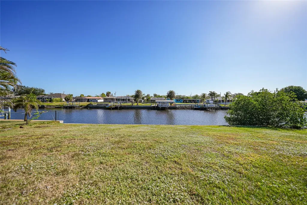 521 W Tarpon Boulevard NW Port Charlotte FL 33952