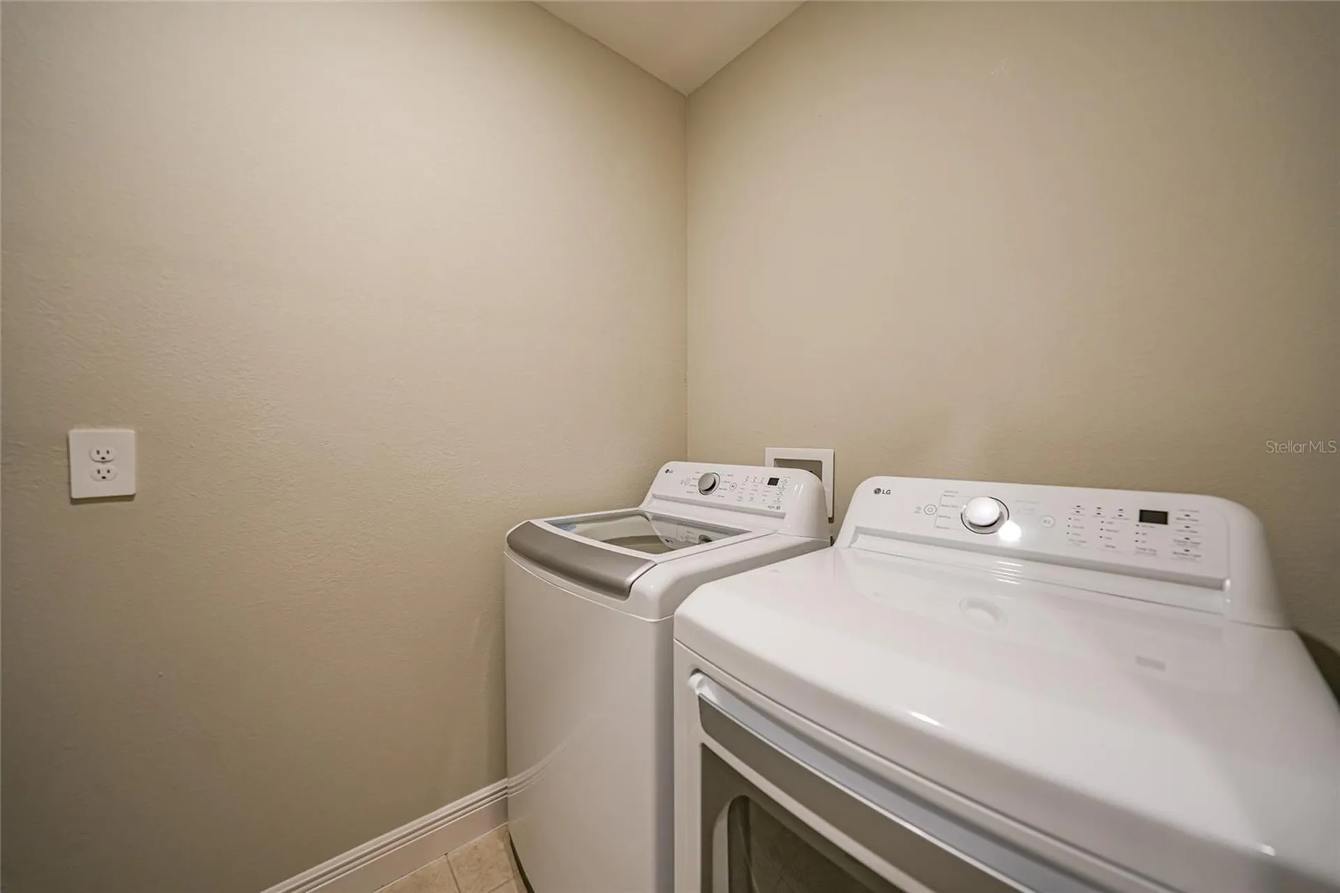 521 W Tarpon Boulevard NW Port Charlotte FL 33952