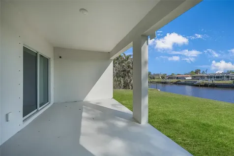 521 W Tarpon Boulevard NW Port Charlotte FL 33952