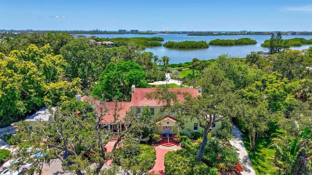 1637 Brookhouse Court Sarasota FL 34231