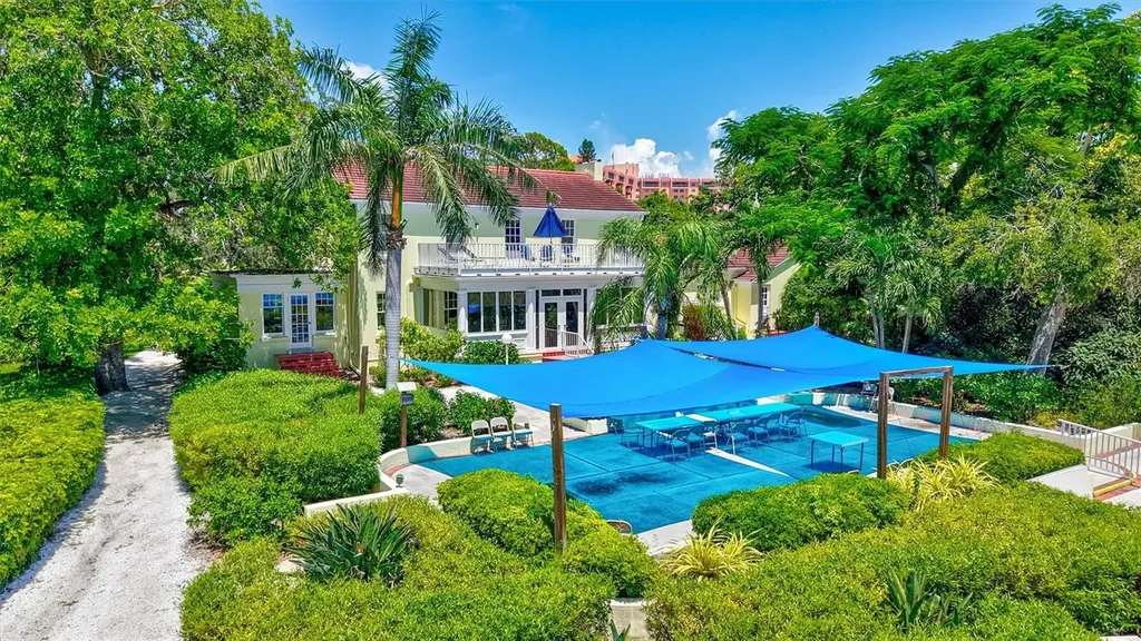 1637 Brookhouse Court Sarasota FL 34231