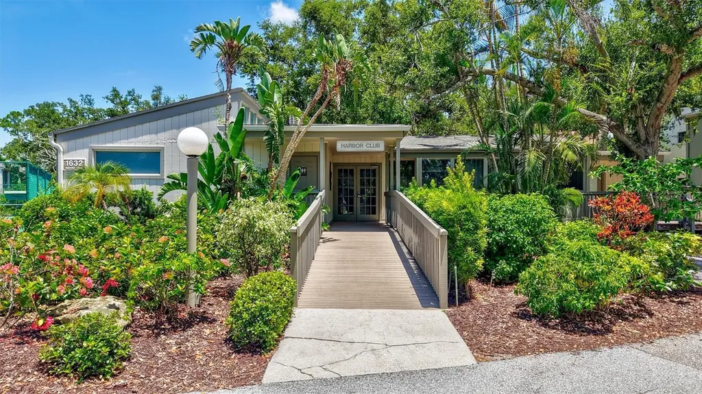 1637 Brookhouse Court Sarasota FL 34231