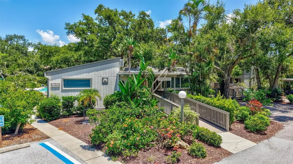 1637 Brookhouse Court Sarasota FL 34231
