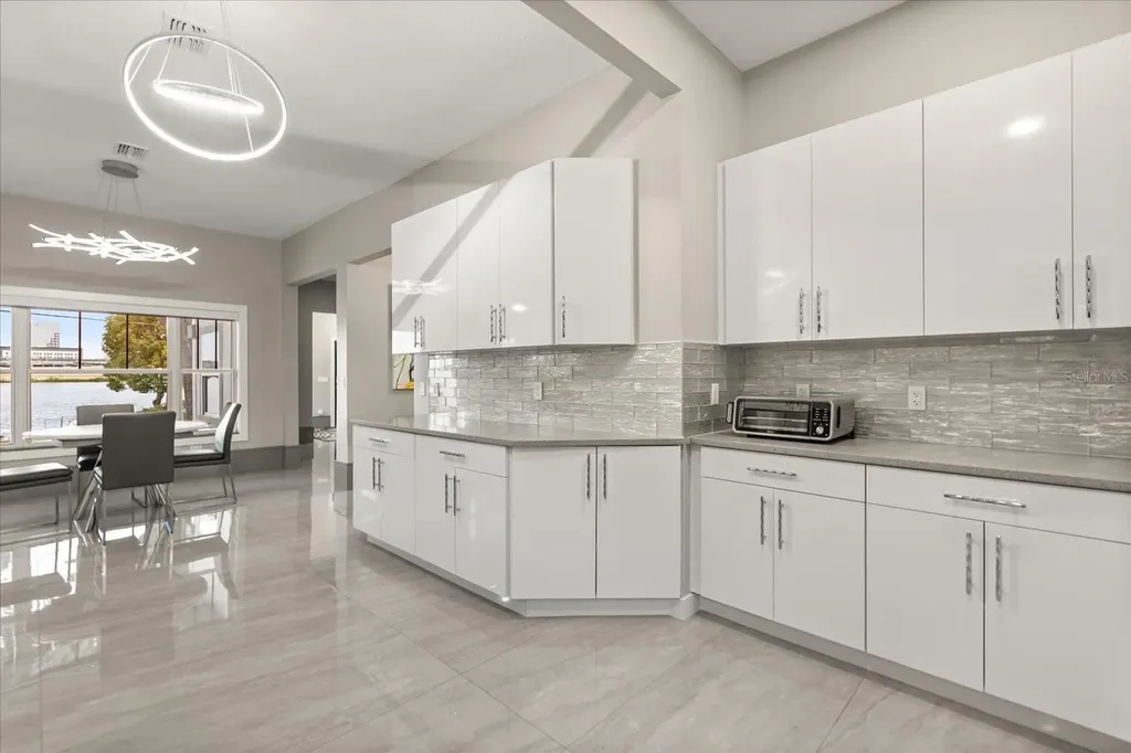 808 Edgewater Drive Orlando FL 32804