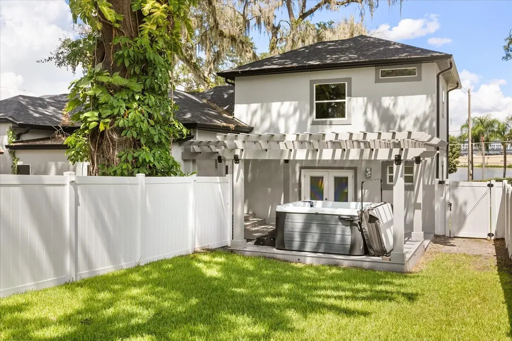808 Edgewater Drive Orlando FL 32804