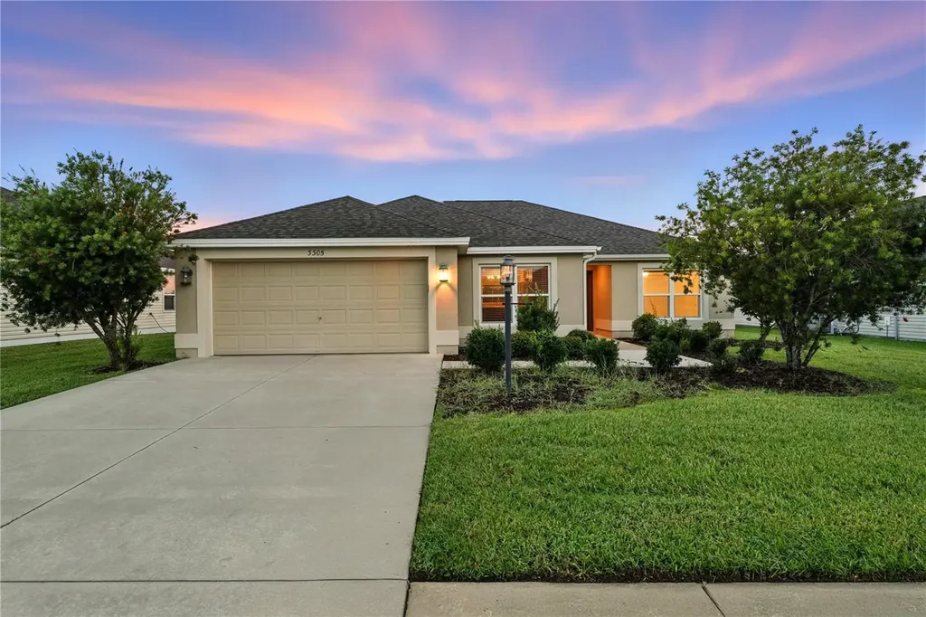3305 Dzuro Drive Oxford FL 34484