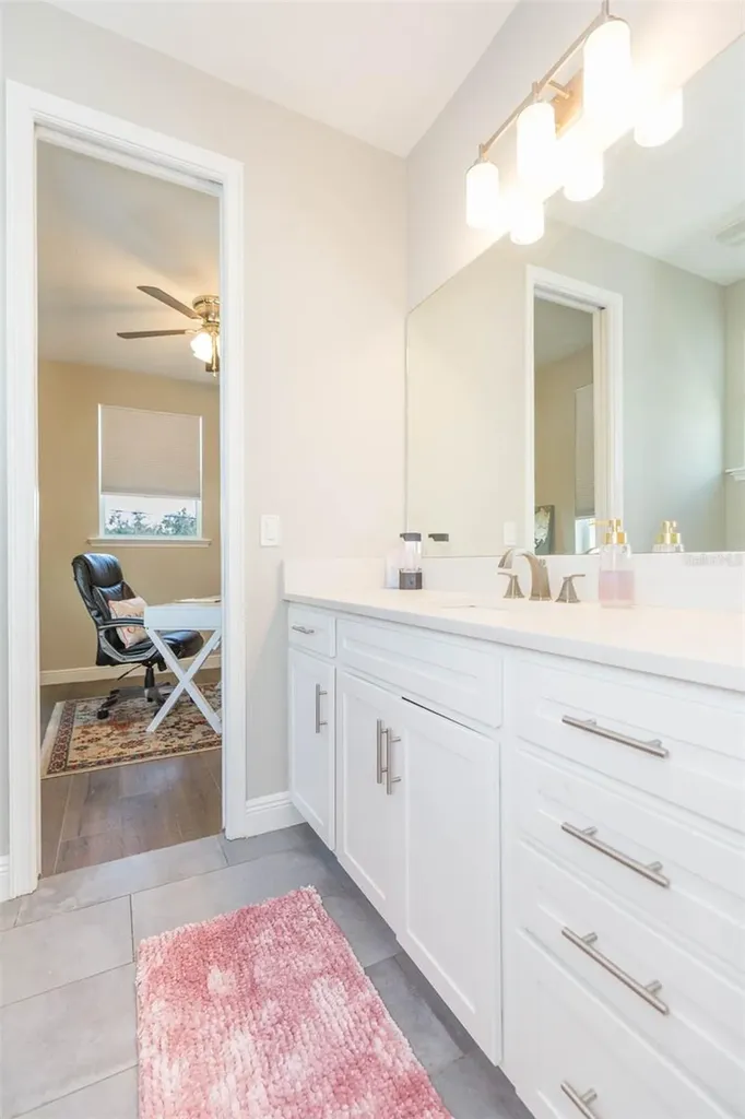 4007 W Gray Street Tampa FL 33609