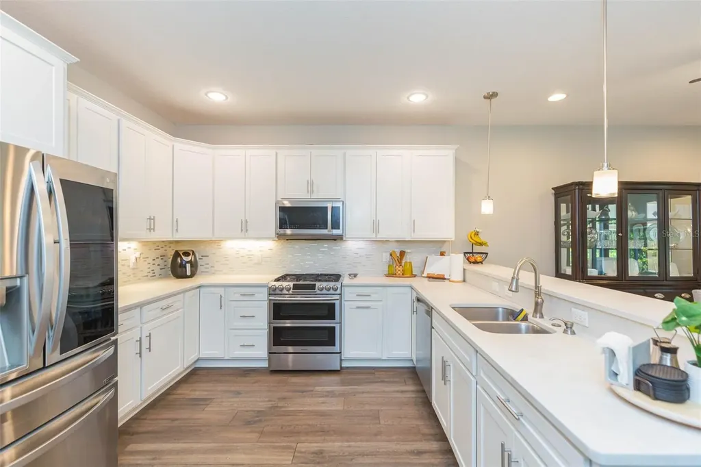 4007 W Gray Street Tampa FL 33609