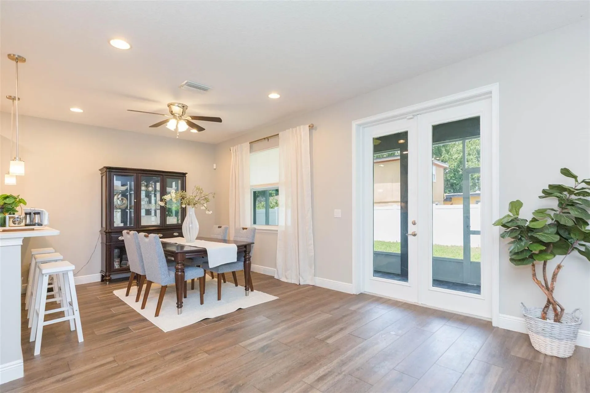 4007 W Gray Street Tampa FL 33609