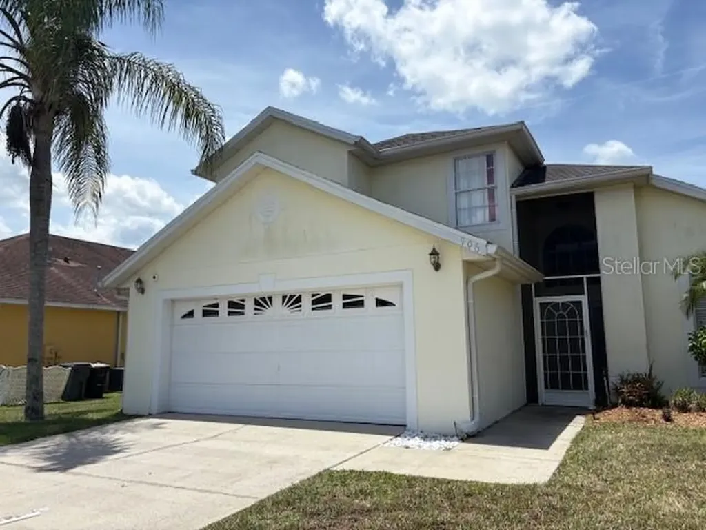 906 Montana Avenue Davenport FL 33897