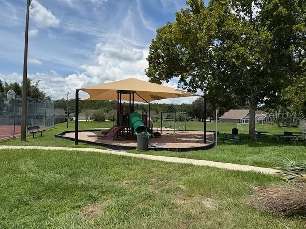 906 Montana Avenue Davenport FL 33897