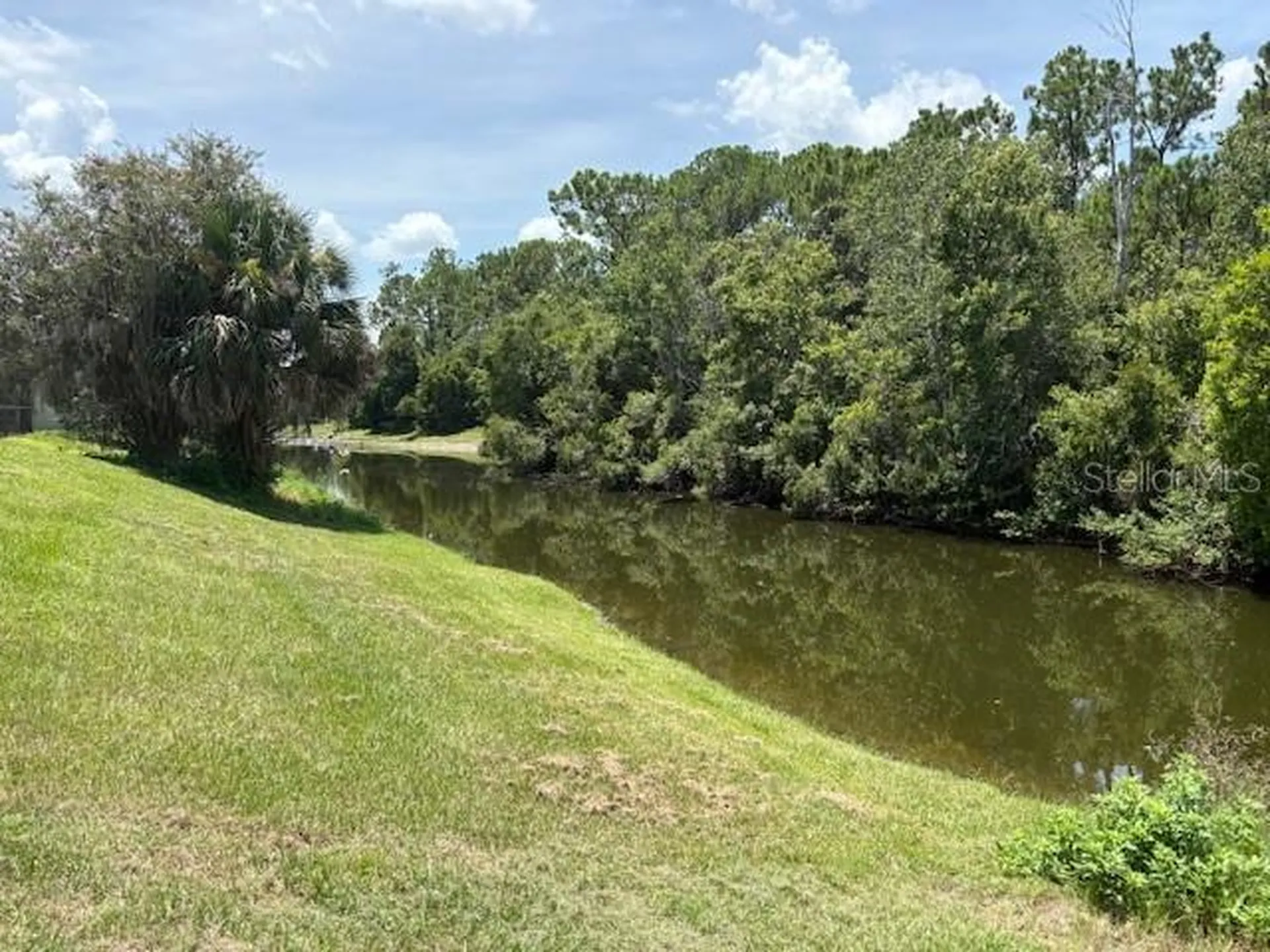 906 Montana Avenue Davenport FL 33897