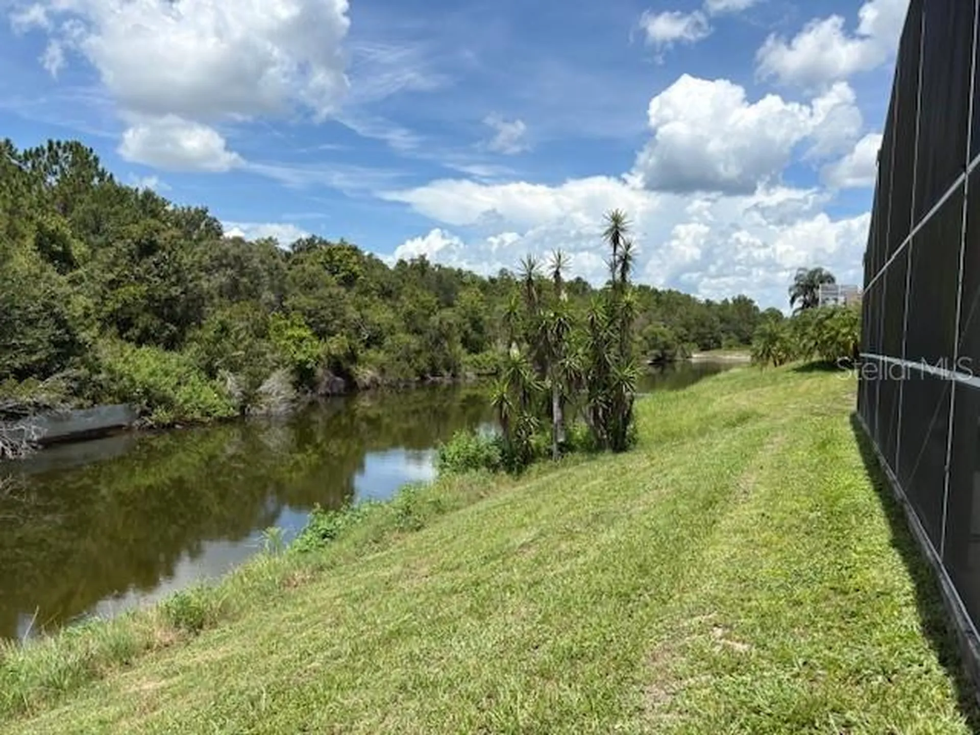 906 Montana Avenue Davenport FL 33897