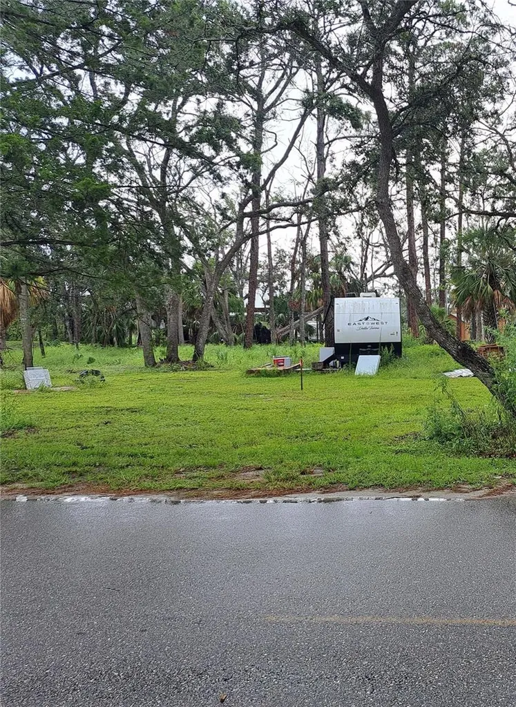 401 W 1st Street NW Steinhatchee FL 32359