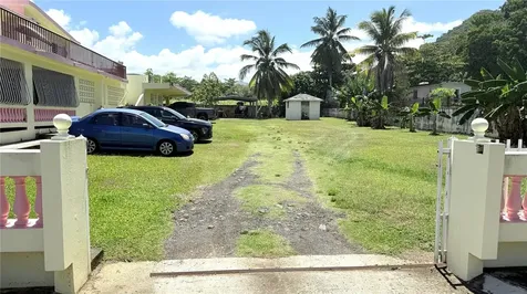 Carr 975 Km 1.6 Luis A Cid Las Calderonas Ceiba PR 00735